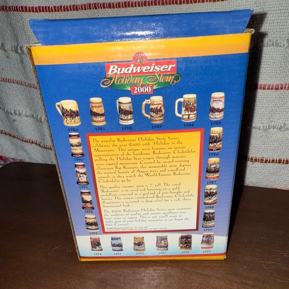 Vintage Budweiser Holiday Stein 2000 - Festive Red and Blue - Picture 3 of 15